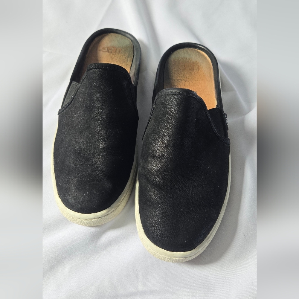 3/$25 Ugg Black Leather Slide On Mule Size 6.5
